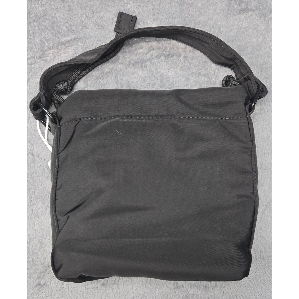 Alo Yoga Traverse Crossbody Bag Black Nylon Athleisure Travel Messenger NEW - Picture 2 of 3